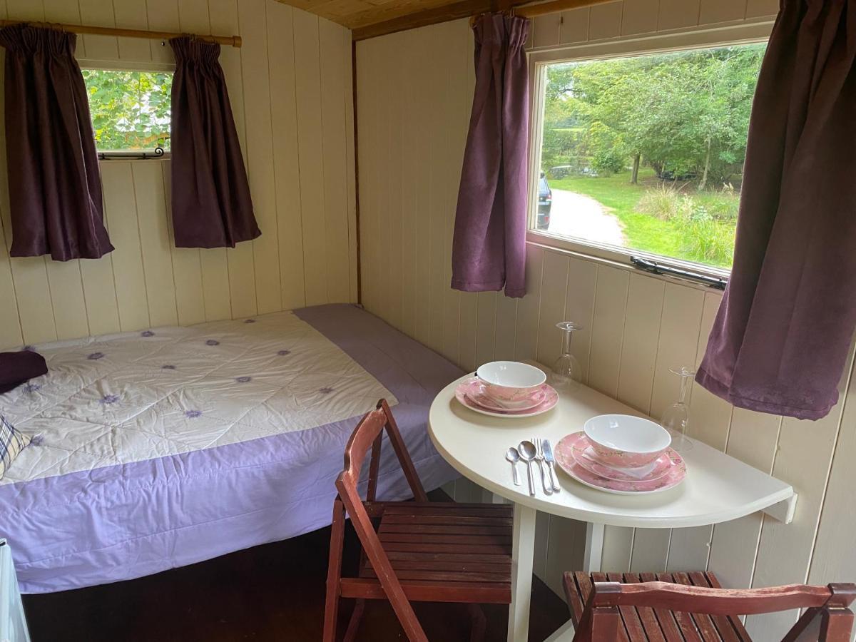 The Shepherd'S Hut - Wild Escapes Wrenbury Off Grid Glamping - Ages 12 And Over Baddiley Eksteriør bilde