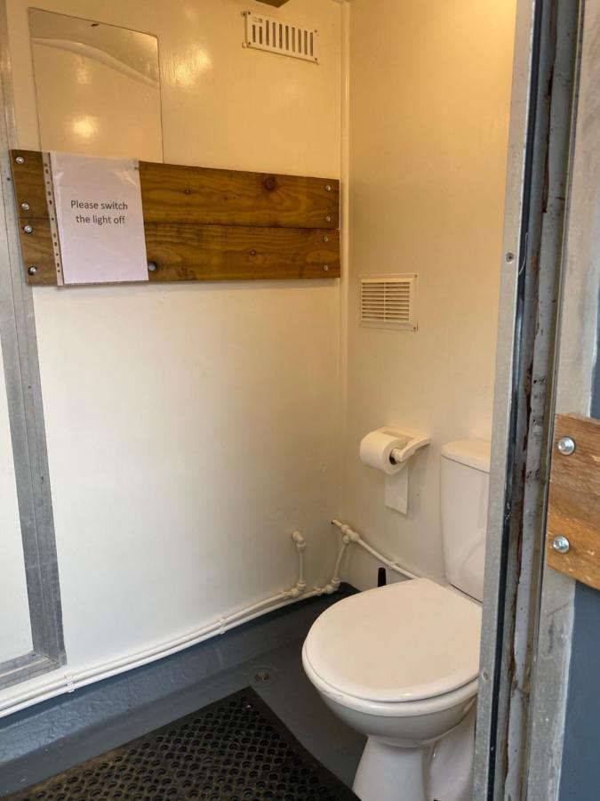 The Shepherd'S Hut - Wild Escapes Wrenbury Off Grid Glamping - Ages 12 And Over Baddiley Eksteriør bilde