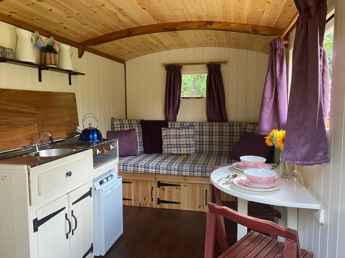 The Shepherd'S Hut - Wild Escapes Wrenbury Off Grid Glamping - Ages 12 And Over Baddiley Eksteriør bilde