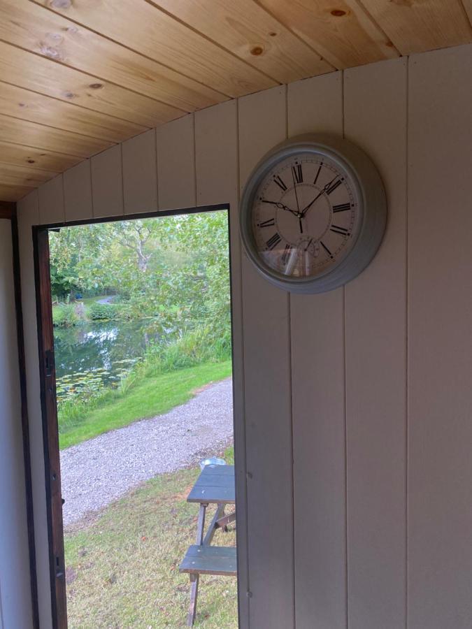 The Shepherd'S Hut - Wild Escapes Wrenbury Off Grid Glamping - Ages 12 And Over Baddiley Eksteriør bilde